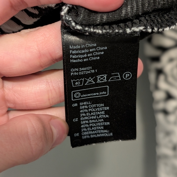 H&M Divided Size S Black & White Cropped Mock Turtleneck Top - Picture 4 of 6